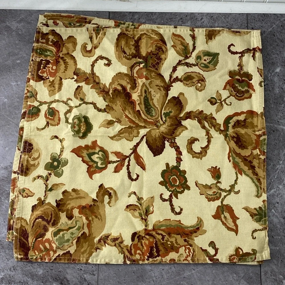 Lauren Ralph Lauren Placemats Medallian Floral Almond Buttery Yellow Table Linen